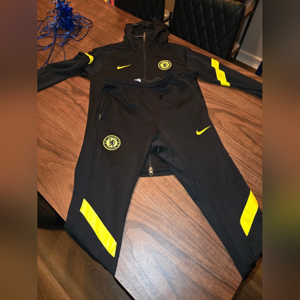 Chelsea fc strike tracksuit